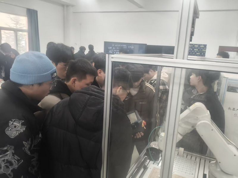 陕西机电职业学院数控机床与工业机器人实训报告