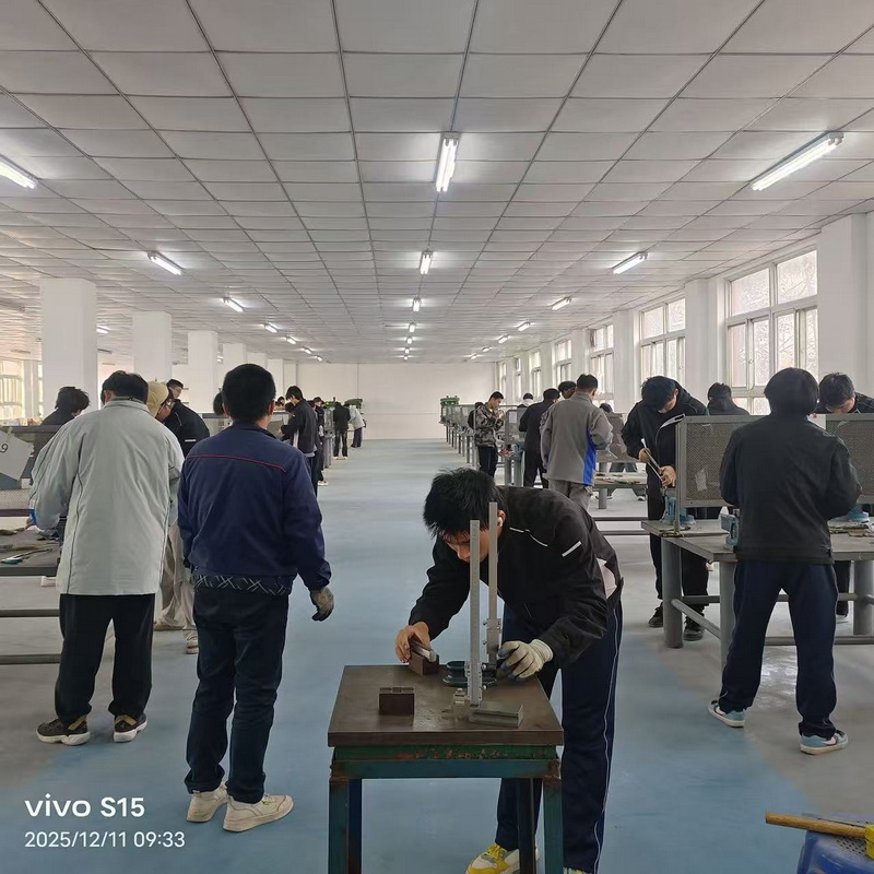 机电汽车学院机电一体化专业校内钳工实训
