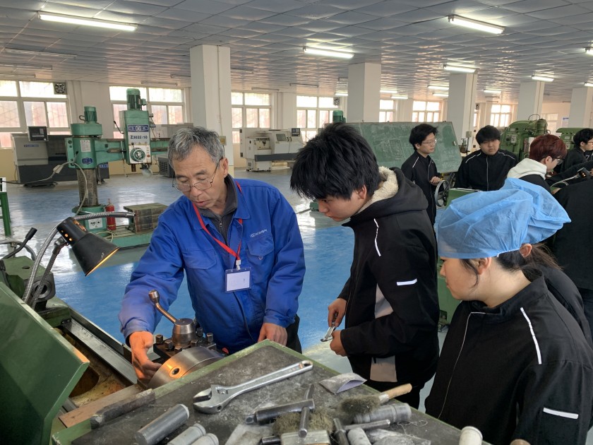 机电汽车学院开展“技能启航·实训筑基”专业技能集训