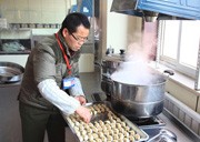 传递正能量  田老师包的饺子满满都是爱